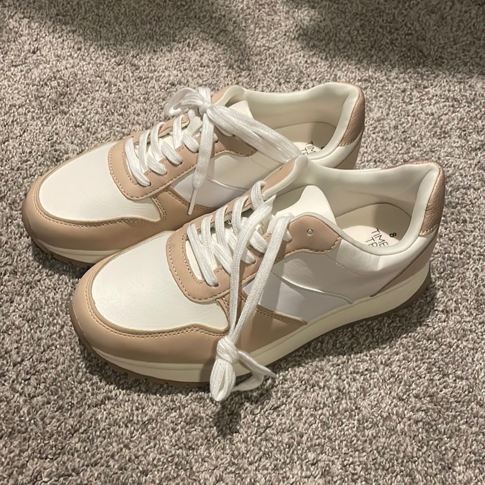 Tennis Shoes